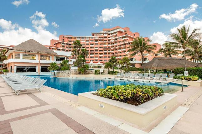 Cancun pool