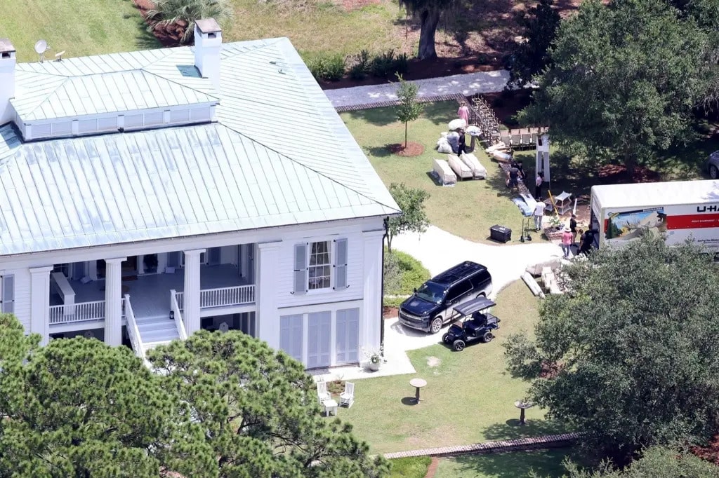 Before the ceremony, a truck was unloaded containing several seating options, including benches and chairs.