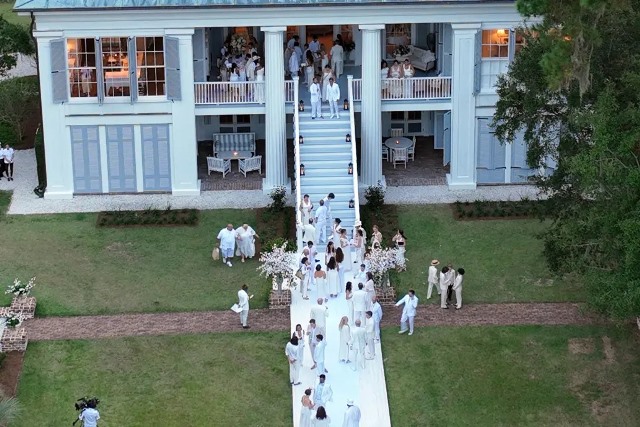 Guests wore white to watch Bennifer 2.0 say I do for a second time