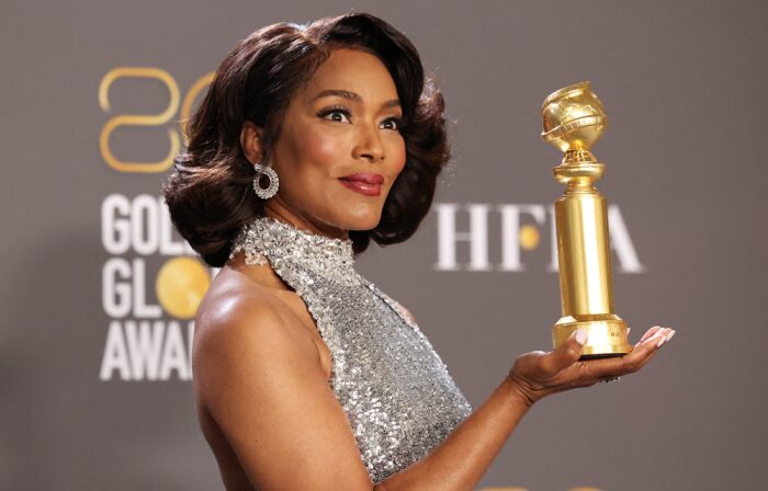 a picture of angela bassett at the oscars
